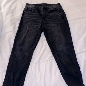 Black American Eagle boyfriend jeans